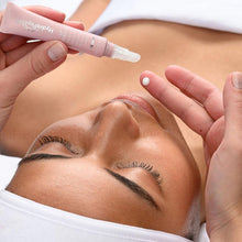 Cargar imagen en el visor de la galería, HydroPeptide Lip Service Hydrating Line Lifter