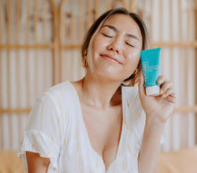 Load image into Gallery viewer, Epicuren Discovery Micro-Derm Ultra-Refining Scrub