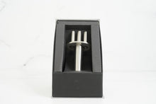 Cargar imagen en el visor de la galería, Skinbolic Gauss Magnetic Field Circulator / Massager - European Beauty by B