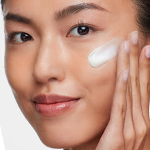 Cargar imagen en el visor de la galería, HydroPeptide Solar Dew Sheer Mineral Melt SPF 30
